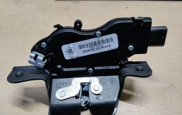 Jeep Compass Tailgate/trunk/boot lock/catch/latch 68247936AB