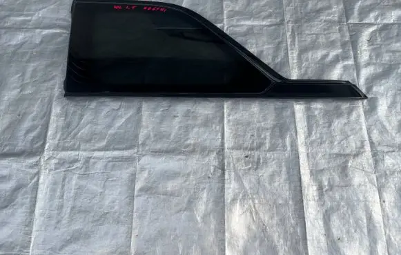 Jeep Grand Cherokee WL Rear side window