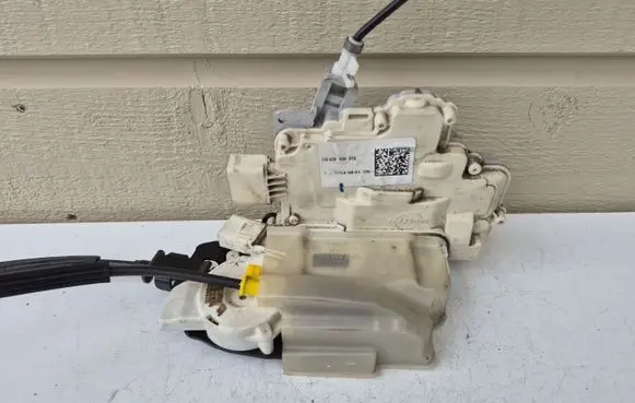 Audi A7 S7 4G Rear door lock 4G8839015