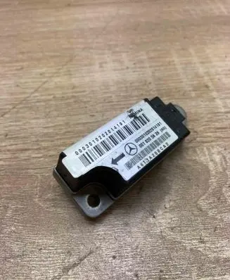 Mercedes-Benz E W210 Airbag deployment crash/impact sensor 0018205626