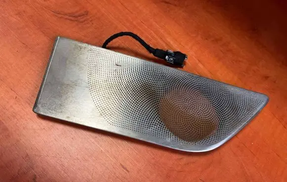 Side speaker trim/cover