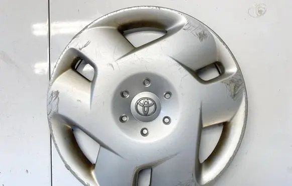 Toyota Corolla Verso E121 R17 wheel hub/cap/trim 2518