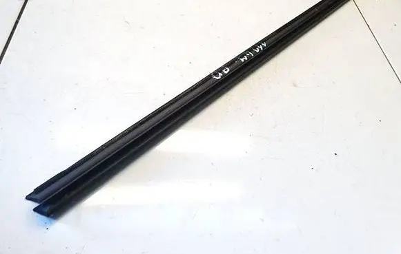 Ford C-MAX II Front door glass trim molding 