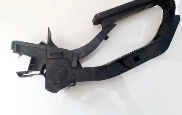 Accelerator throttle pedal