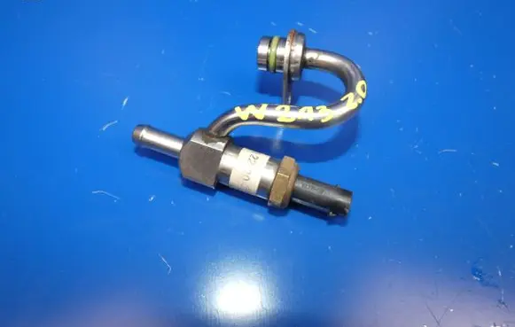 Mercedes-Benz E W213 Fuel temperature sensor A0009051203 16T111
