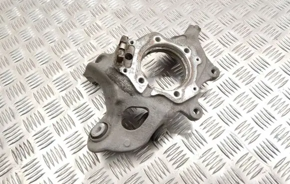 Mercedes-Benz CLS C218 AMG Rear wheel hub A2123570106