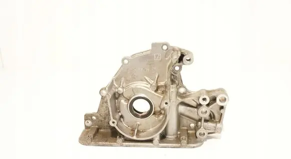 Volkswagen Golf VII Oil pump 04E115105AH