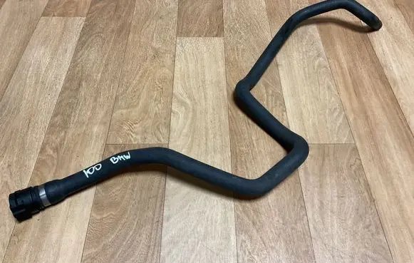BMW 5 E39 Engine coolant pipe/hose 8378952