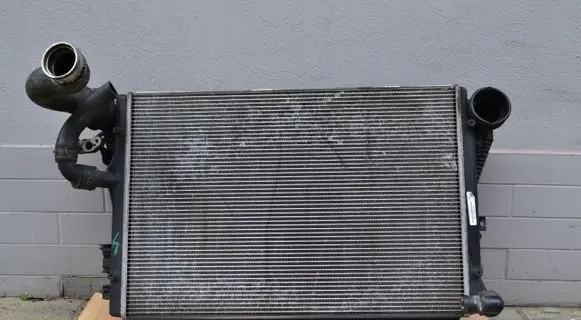Volkswagen Touran I Intercooler radiator 1T0820411B