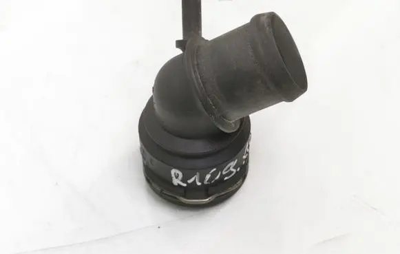 Engine coolant pipe/hose