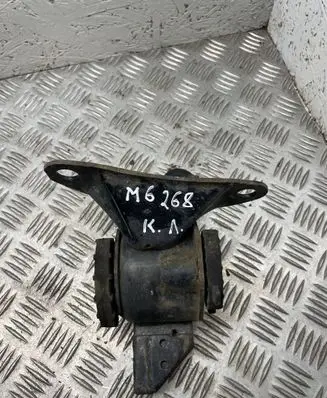 Mazda 6 Engine mount bracket