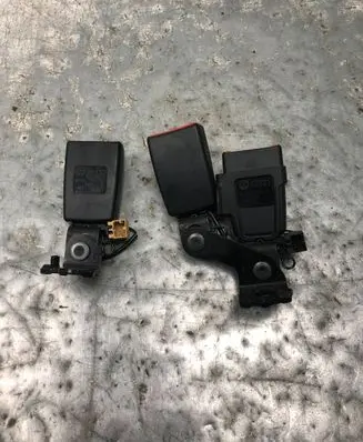 Audi Q3 8U Rear seatbelt buckle 4G0857739A 4G0857740A