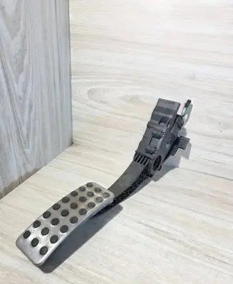 Mercedes-Benz B W246 W242 Accelerator throttle pedal A2463001604 1604