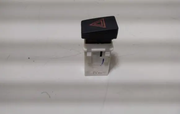 Nissan Qashqai Hazard light switch