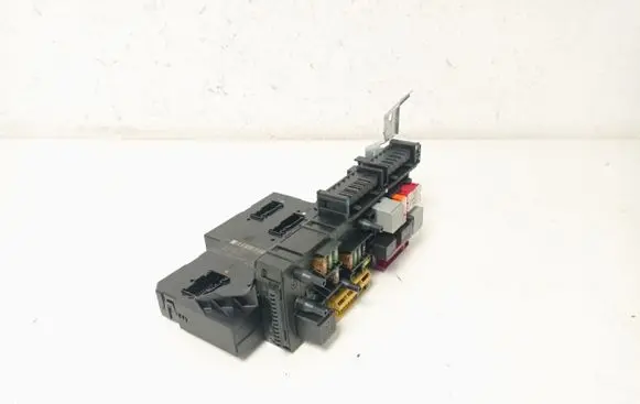 Mercedes-Benz C W204 Fuse module A2049060305