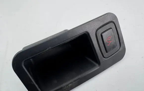 Tesla Model S Tailgate/boot open switch button 100926400E
