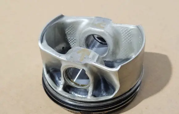 BMW M5 Piston 89L106