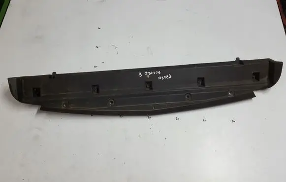 Quarter panel pressure vent