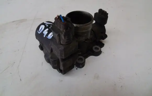Toyota Yaris Throttle valve 0N010