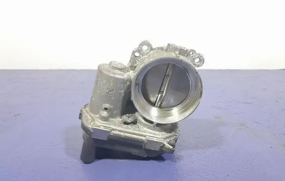 Skoda Octavia 985 Throttle body valve 04E133062T