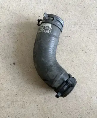 Chevrolet Corvette C7 Engine coolant pipe/hose 84254391
