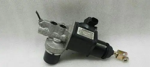 Mercedes-Benz SL R230 Master brake cylinder A0004300112