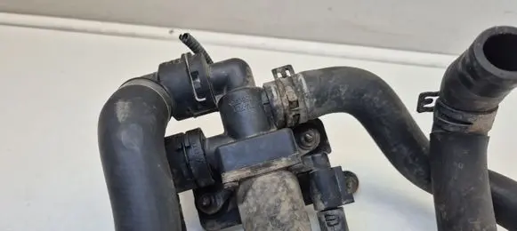 Volkswagen Touran I Coolant heater control valve 1K0820036B