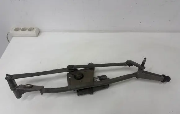 Volvo V70 Front wiper linkage and motor 404775 09151848