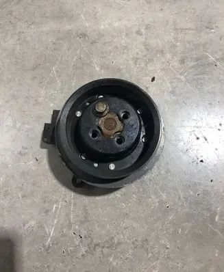 Volkswagen PASSAT B7 Water pump 01643304