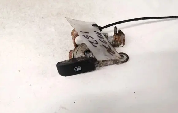 Mazda 5 Fuel tank opening switch 