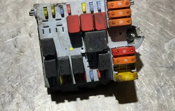 Alfa Romeo 159 Fuse module 50504455