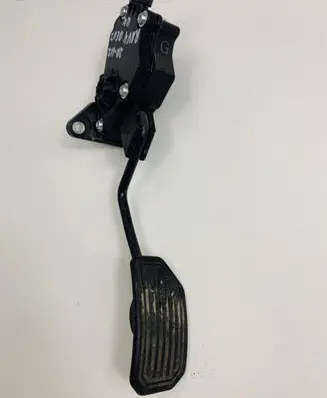 Toyota RAV 4 (XA30) Accelerator throttle pedal 7811042030 1988007280 07H07B00010