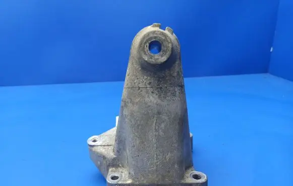 Mercedes-Benz C W203 Engine mounting bracket A2712230904