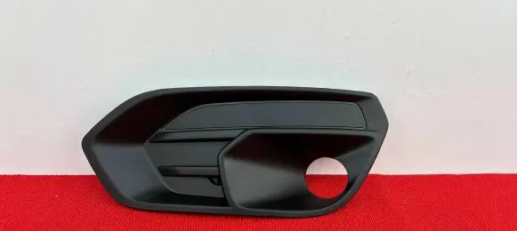 Iveco Daily 45 - 49.10 Front bumper lower grill 105802356346