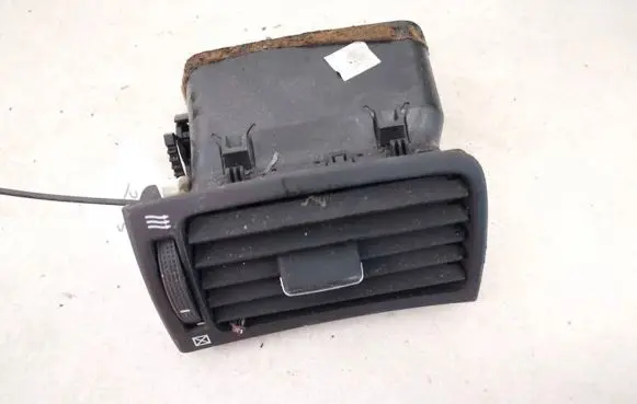 Toyota Avensis T250 Dash center air vent grill