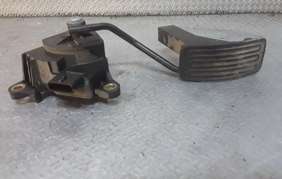 Renault Koleos I Accelerator throttle pedal 108002JY40A