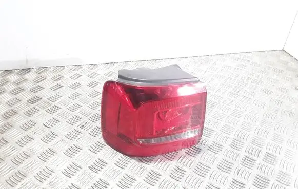 Volkswagen Touran II Rear/tail lights 176405