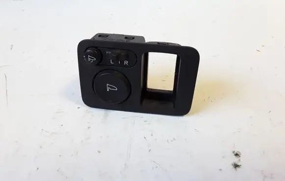 Honda CR-V Wing mirror switch M33212