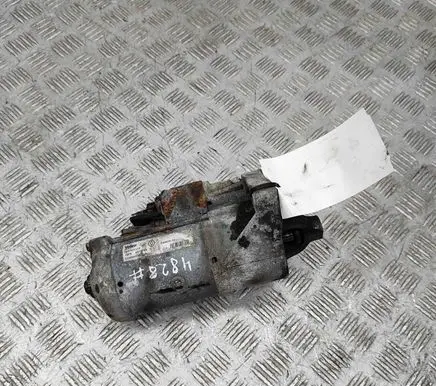 Opel Vivaro Starter motor 233000106R