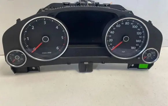 Volkswagen Touareg II Speedometer (instrument cluster) 7P6920982S