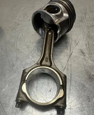 Volvo XC60 Piston with connecting rod 81L123