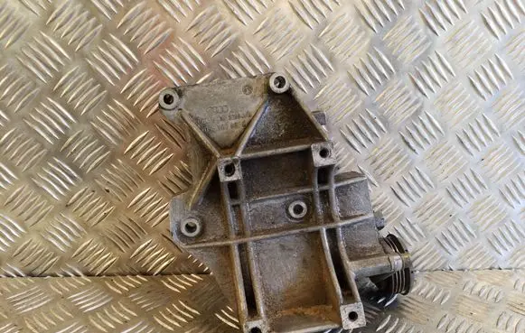Volkswagen PASSAT B5 A/C compressor mount bracket 058260885C