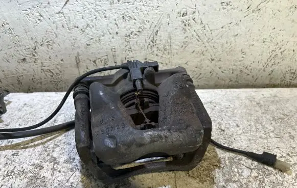 Mercedes-Benz A W176 Front brake caliper