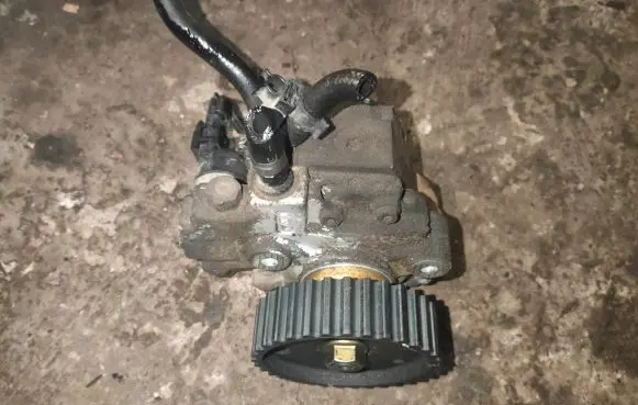 Opel Astra H Fuel injection high pressure pump 00729770