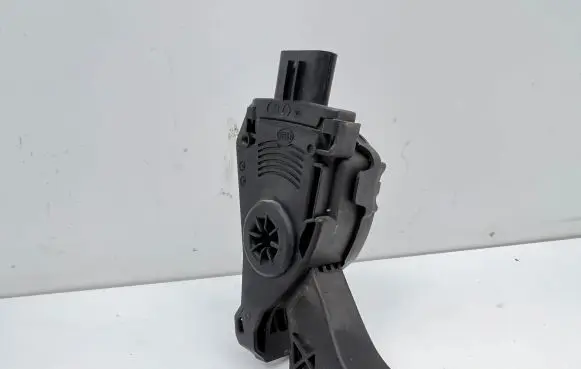Audi A6 S6 C6 4F Accelerator throttle pedal 8K1723523 14042008 6PV00950501