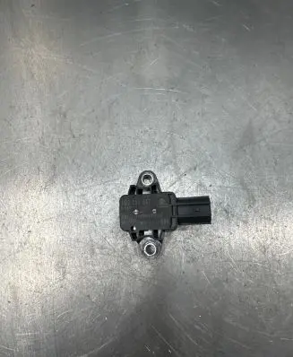 Volkswagen Polo V 6R Airbag deployment crash/impact sensor 1Q0955557 290110 022480