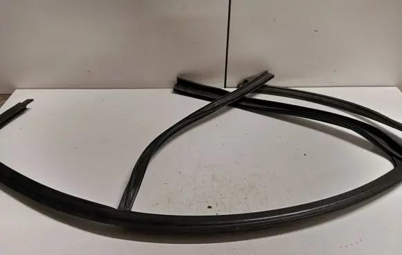 BMW 3 F30 F35 F31 Rubber seal front coupe door 177447