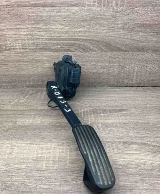 Volvo V70 Accelerator throttle pedal 30636004 66PV008537