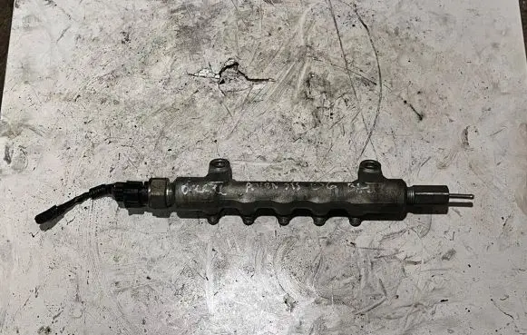 Toyota Avensis T250 Fuel main line pipe