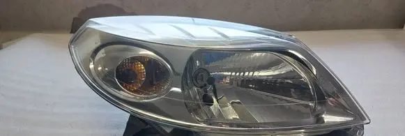 Dacia Sandero Headlight/headlamp 8200733877 00124830 07008